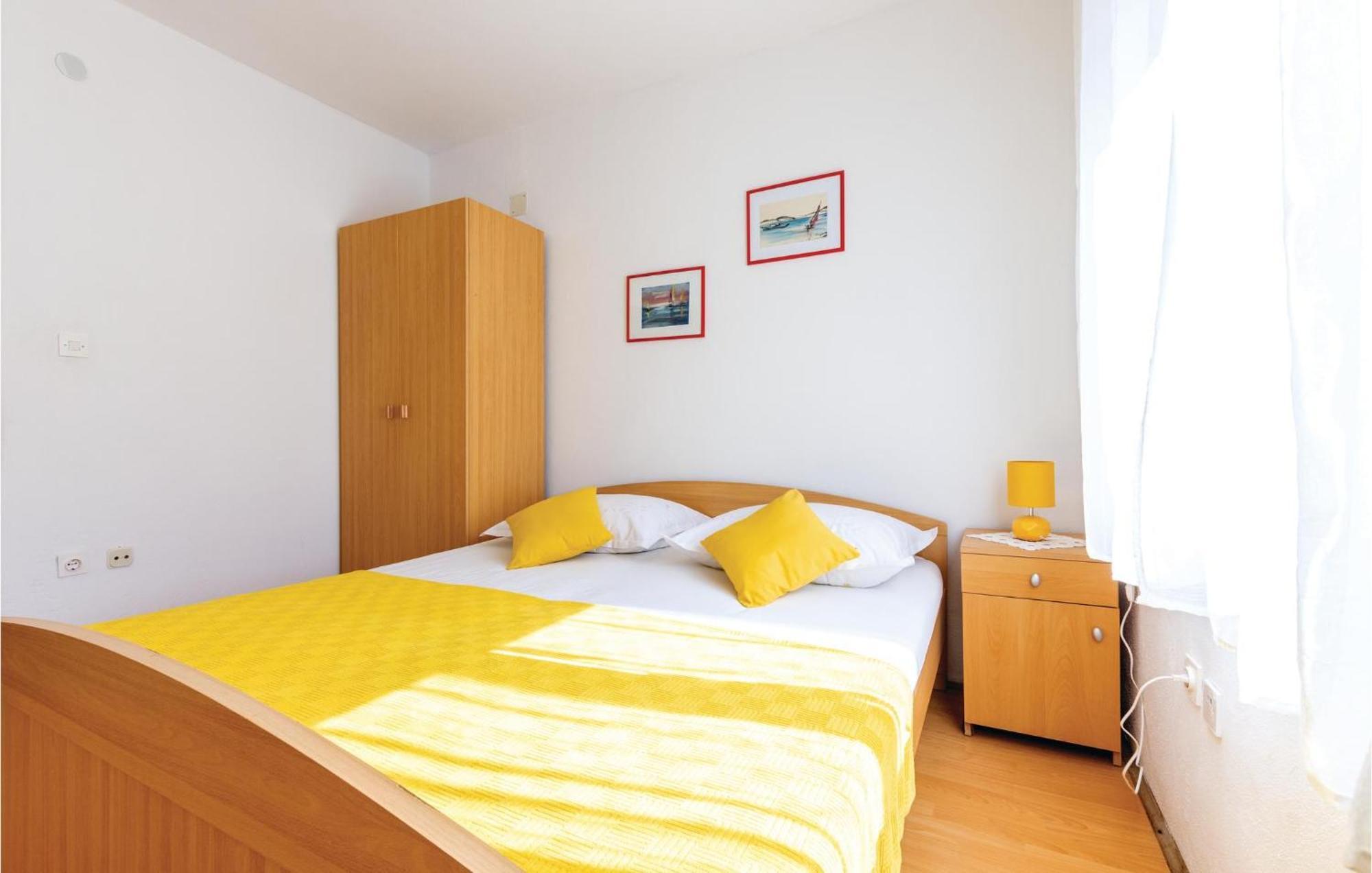 Cozy Apartment In Okrug Donji With Kitchen Donji Okrug  Exterior foto