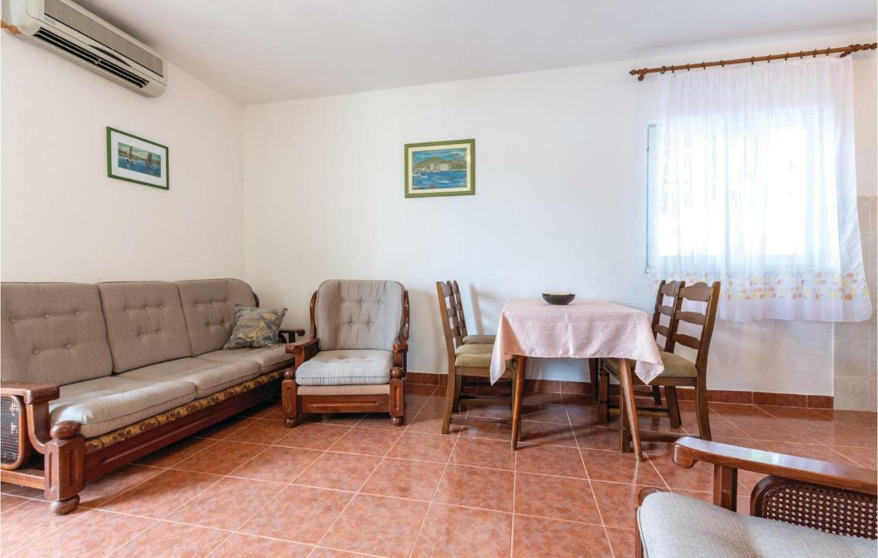 Cozy Apartment In Okrug Donji With Kitchen Donji Okrug  Exterior foto